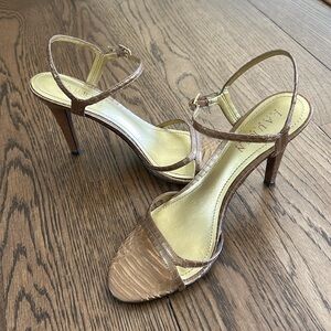 EUC Ralph Lauren gold metallic Heels